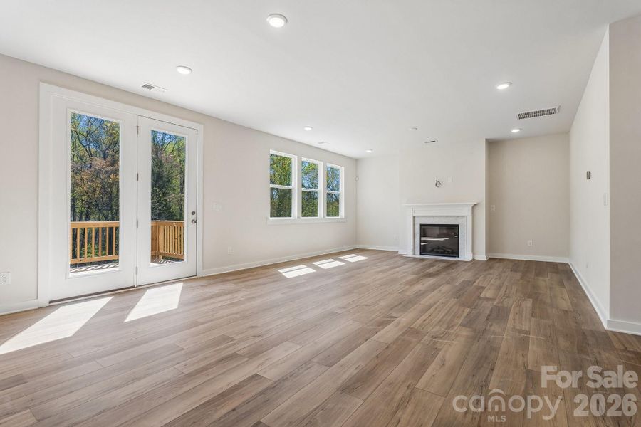 Spacious, unfurnished interior of a new home in Oakridge Farms, Mooresville (Image 11).