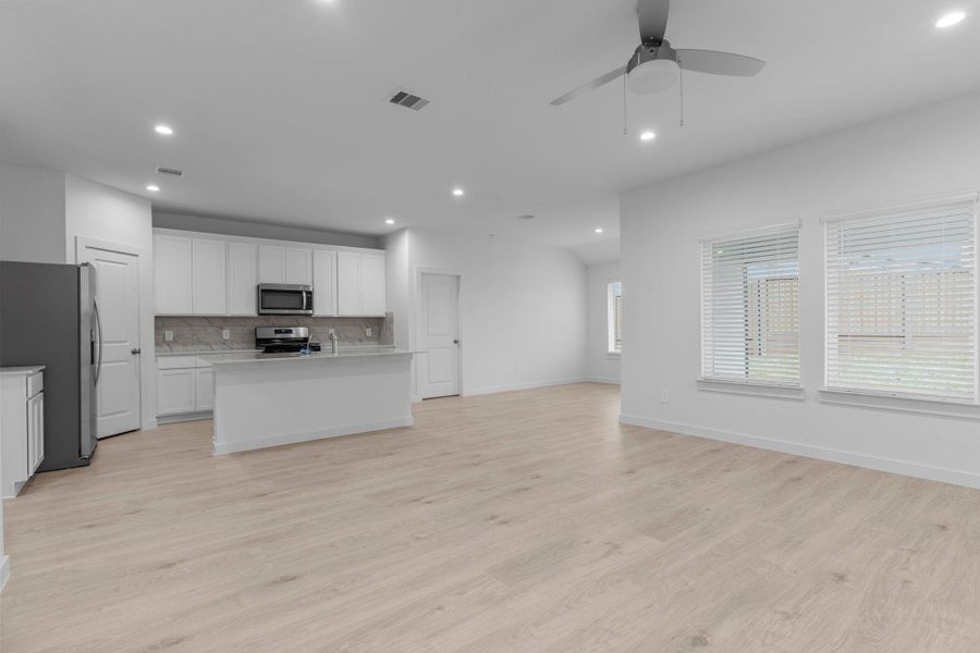 Spacious, unfurnished interior of a new home in Tamarron, Fulshear (Image 27). Spacious, unfurnished interior of a new home in Tamarron, Fulshear (Image 27).