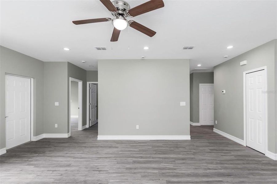 Spacious, unfurnished interior of a new home in , Tampa (Image 35).