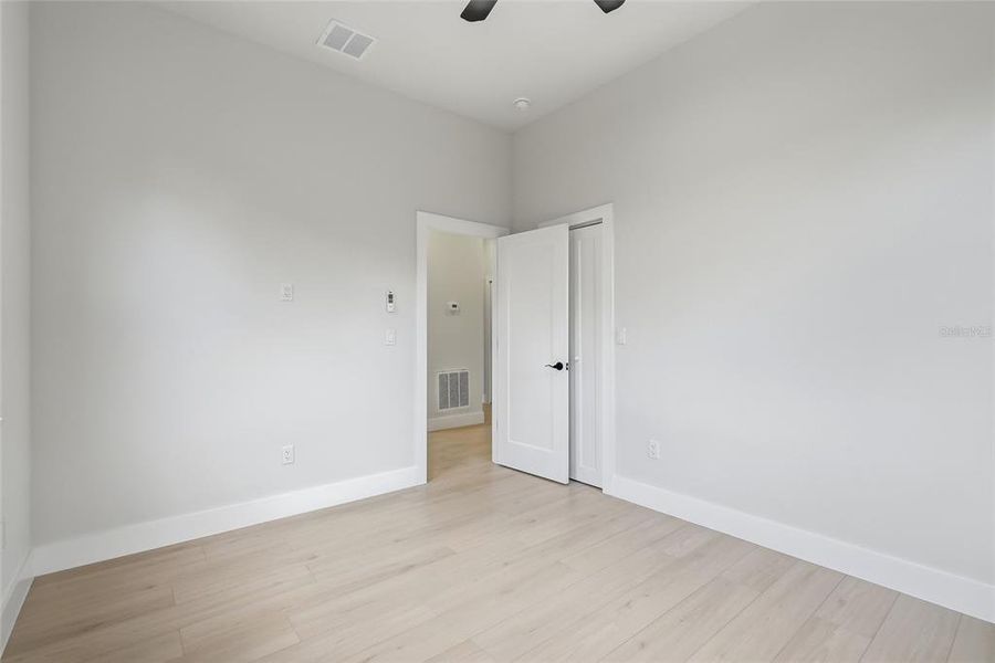 Spacious, unfurnished interior of a new home in , Tampa (Image 35).