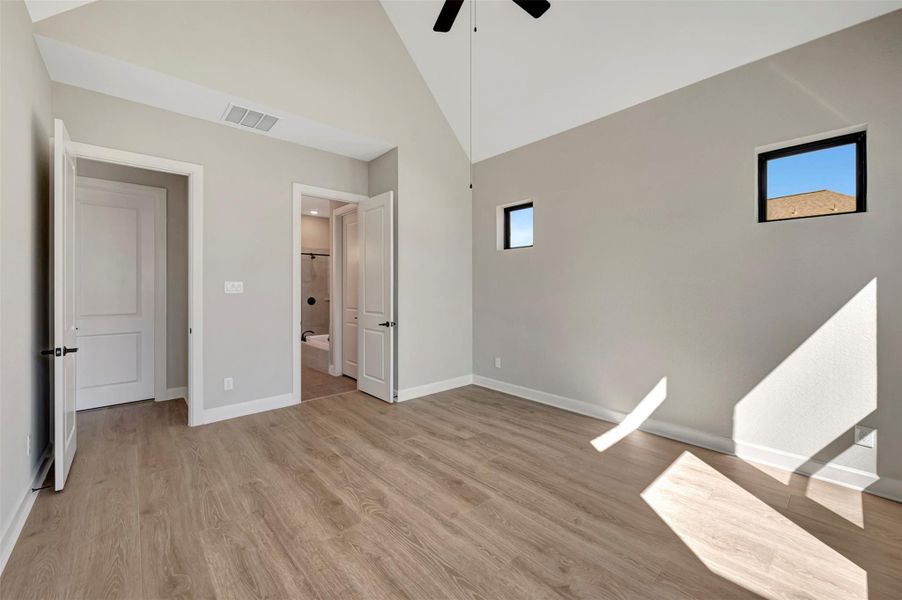 Spacious, unfurnished interior of a new home in Kresston - Enclave Collection, Montgomery (Image 23).