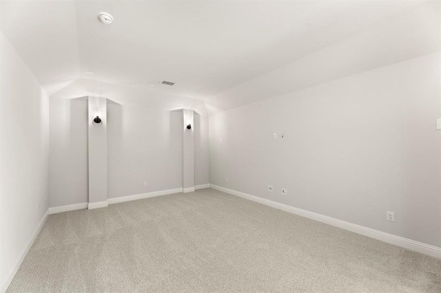 20_22. 3301 Agnew - Media