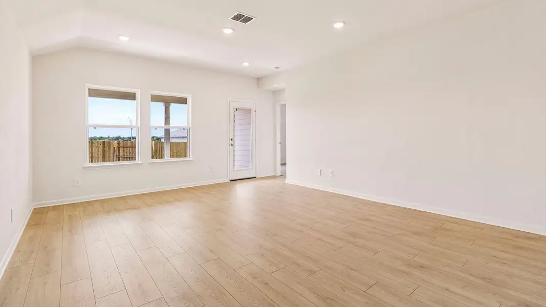 Spacious, unfurnished interior of a new home in Briarwood, Elgin (Image 12).
