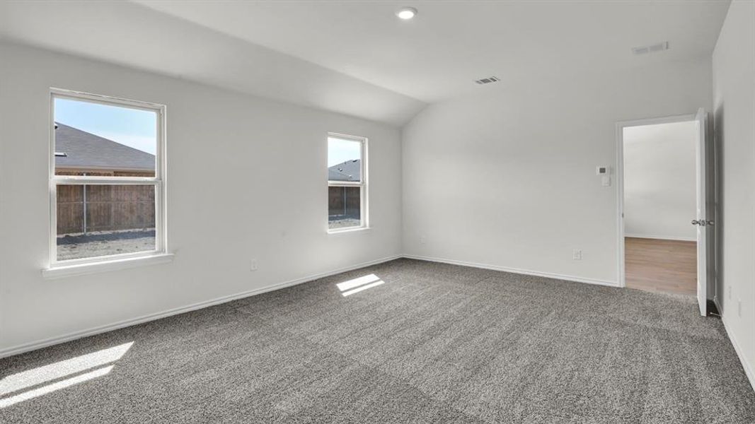 Spacious, unfurnished interior of a new home in Riverfield, Josephine (Image 18).