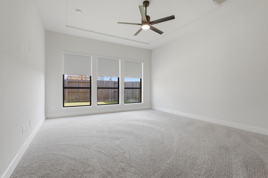 Spacious, unfurnished interior of a new home in Sienna, Missouri City (Image 29).