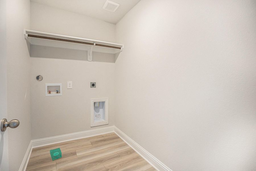 Spacious, unfurnished interior of a new home in Bayou Maison, Dickinson (Image 7). Spacious, unfurnished interior of a new home in Bayou Maison, Dickinson (Image 7).