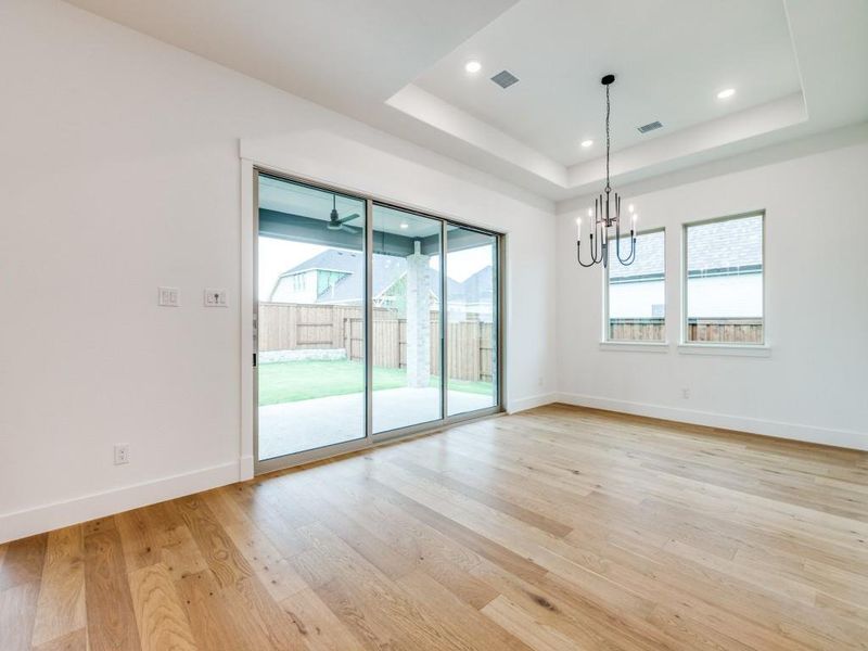 Whether it's grand dinner parties or cozy family meals, this dining room fits all occasions!