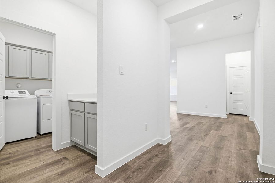 Spacious, unfurnished interior of a new home in Vista Ridge, Live Oak (Image 18).