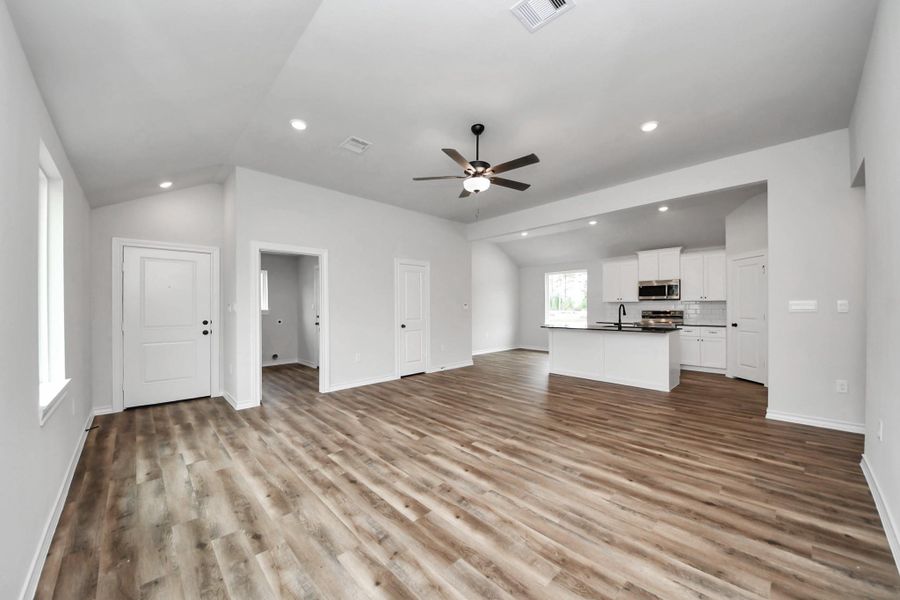 Spacious, unfurnished interior of a new home in The Enclave at Spring Branch, Conroe (Image 28). Spacious, unfurnished interior of a new home in The Enclave at Spring Branch, Conroe (Image 28).