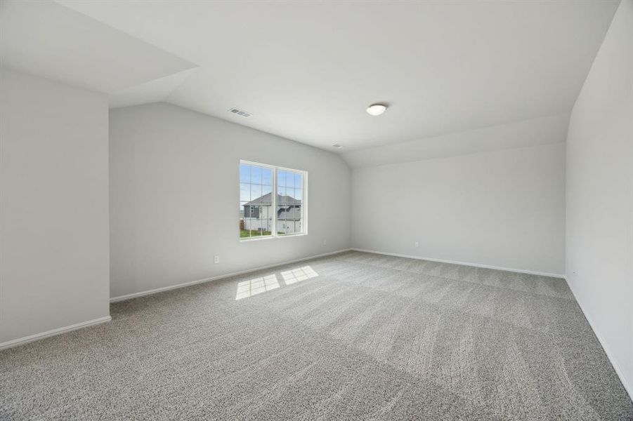 Spacious, unfurnished interior of a new home in Santorini, Seagoville (Image 11).