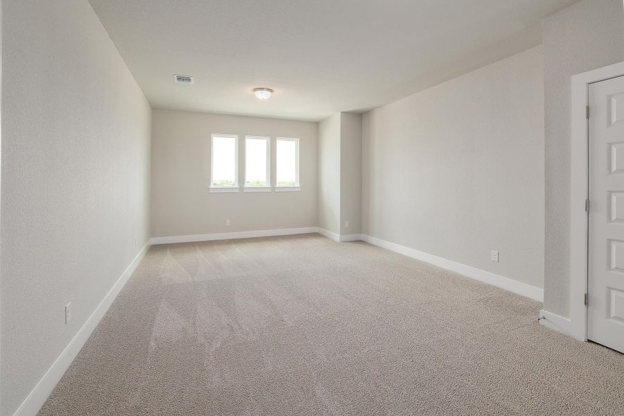 Spacious, unfurnished interior of a new home in Santa Rita Ranch, Liberty Hill (Image 29).