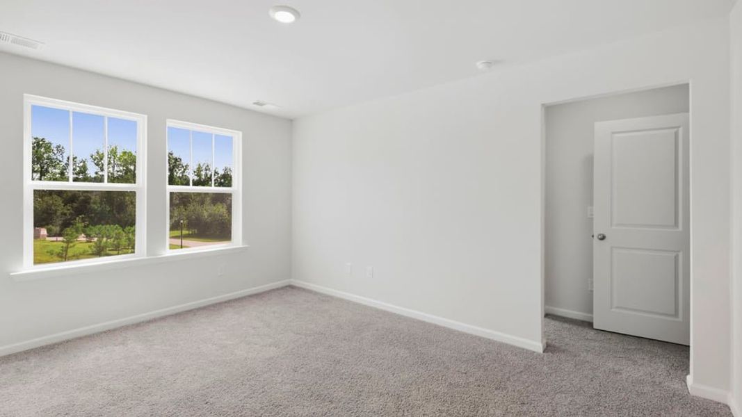 Spacious, unfurnished interior of a new home in Tanglewood Townes, Greenville (Image 30).