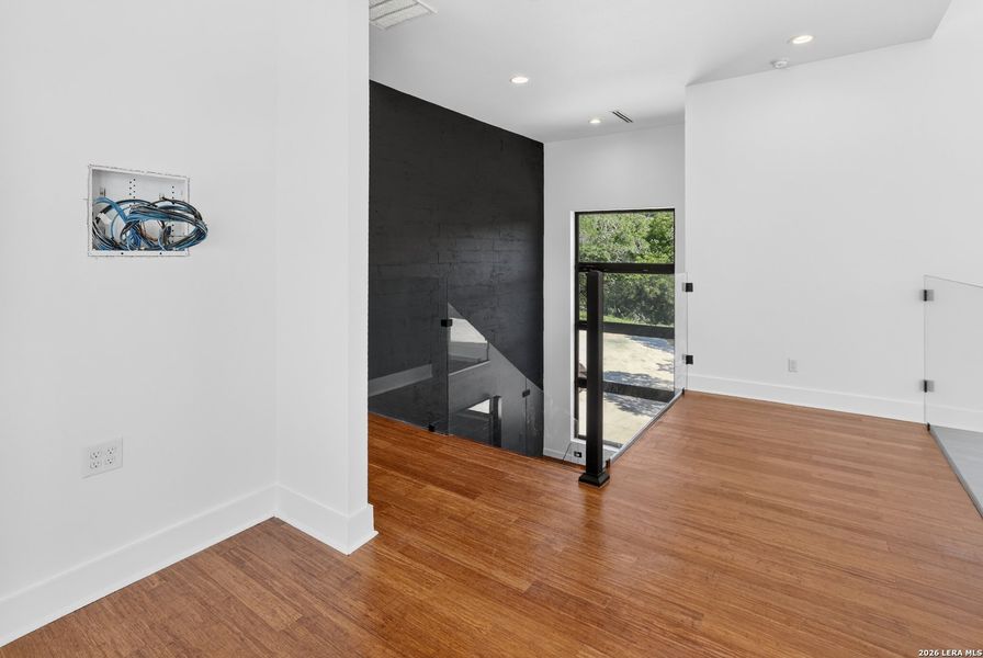 Spacious, unfurnished interior of a new home in , San Antonio (Image 36).