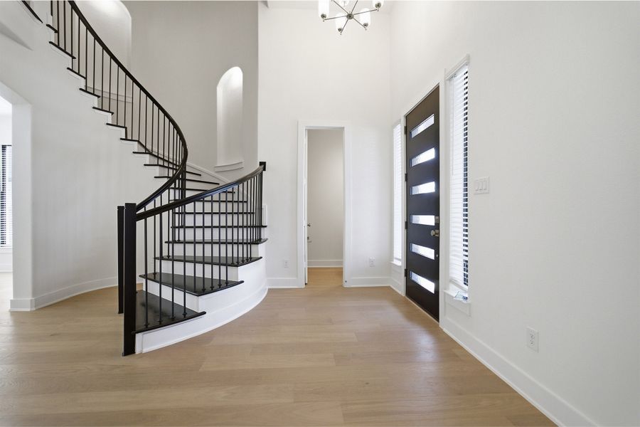 Spacious, unfurnished interior of a new home in Sonoma Verde, Rockwall (Image 24).