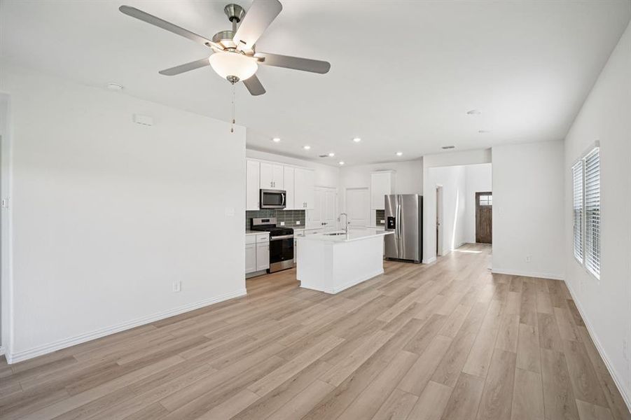 Photo is not of the actual home, but is an inspirational photo of builder’s model home and may depict options, furnishings, and/or decorator features that are not included. Photo is not of the actual home, but is an inspirational photo of builder’s model home and may depict options, furnishings, and/or decorator features that are not included.