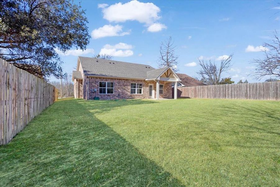 Exterior details and patio area of a home in , Sherman (Image 4).