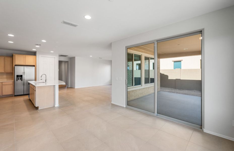 Spacious, unfurnished interior of a new home in Sun City Anthem at Merrill Ranch, Florence (Image 25).