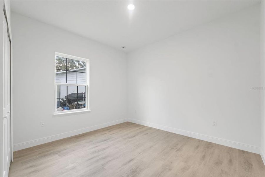 Spacious, unfurnished interior of a new home in , Ocala (Image 9).