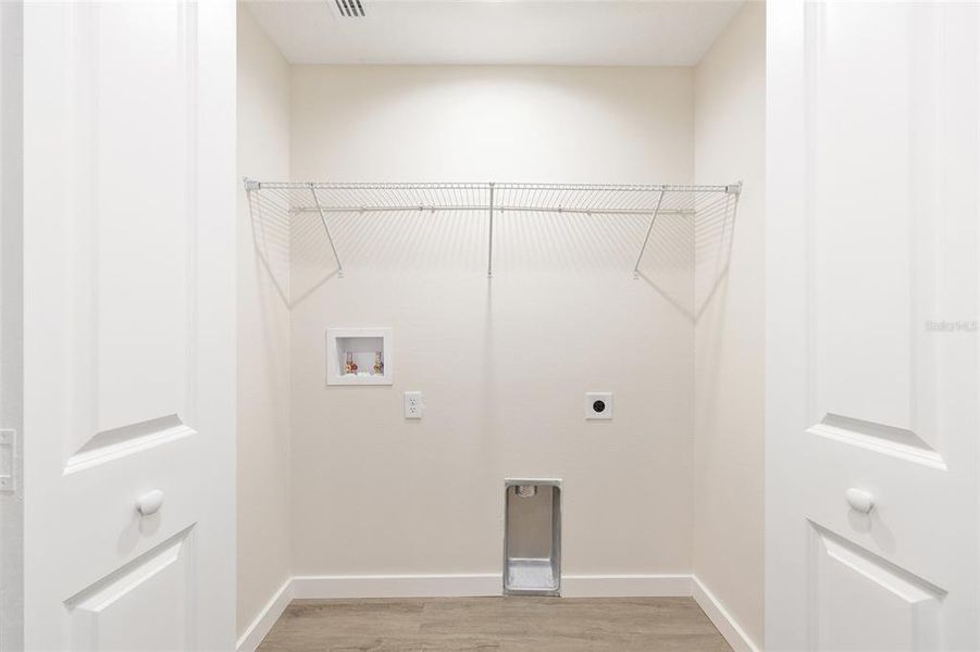 Spacious, unfurnished interior of a new home in , Dunnellon (Image 17).