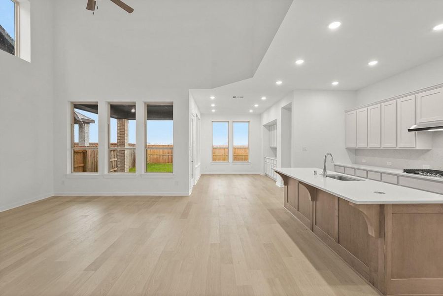Family Room, Dining Room & Kitchen Family Room, Dining Room & Kitchen