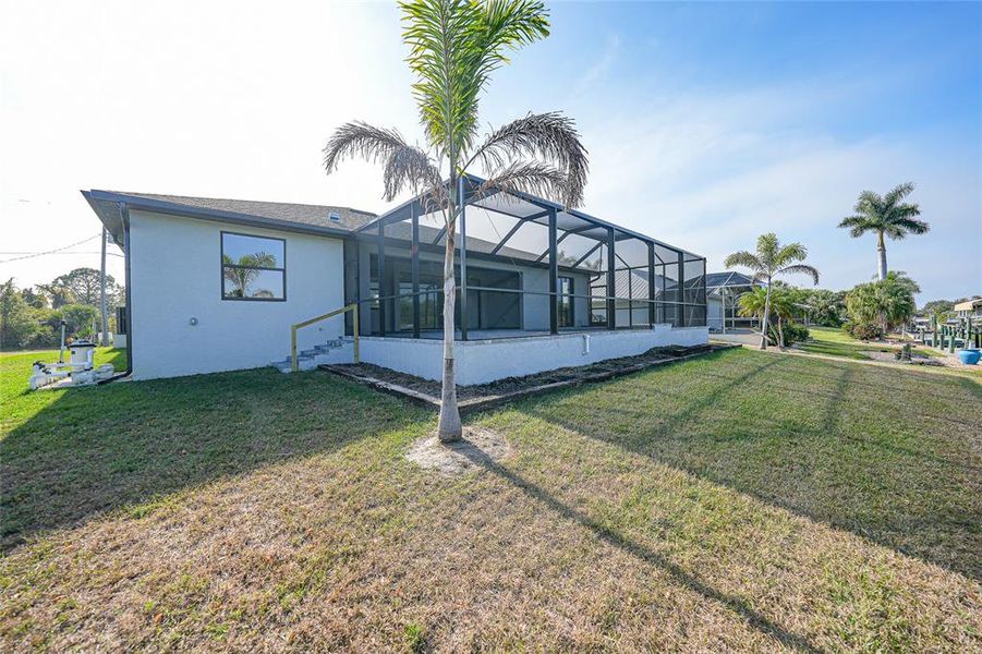 Exterior details and patio area of a home in , Port Charlotte (Image 3).