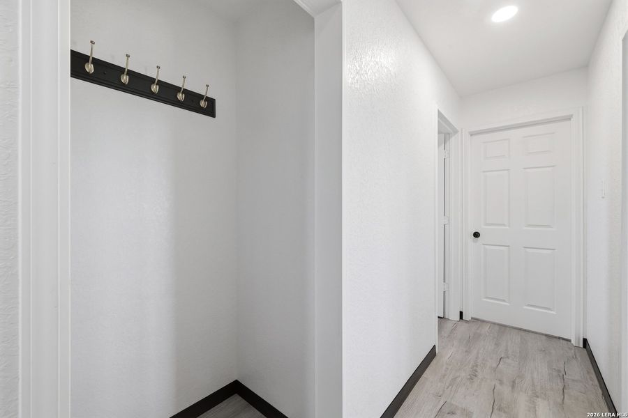 Spacious, unfurnished interior of a new home in , Floresville (Image 17).