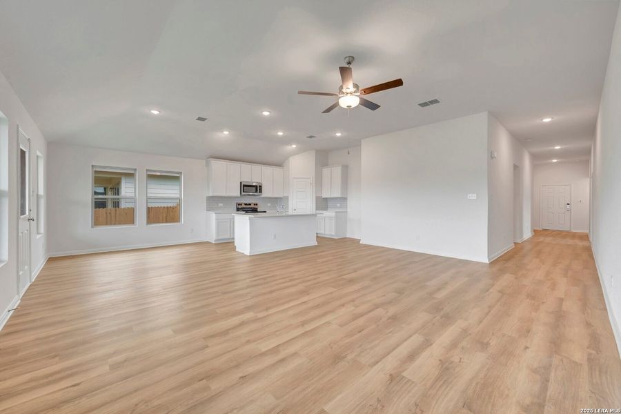 Spacious, unfurnished interior of a new home in Greenspoint Heights, Seguin (Image 21).