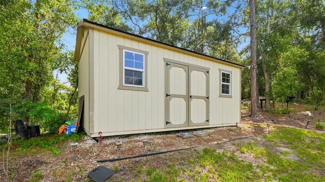 Exterior details and patio area of a home in , Hernando (Image 25).