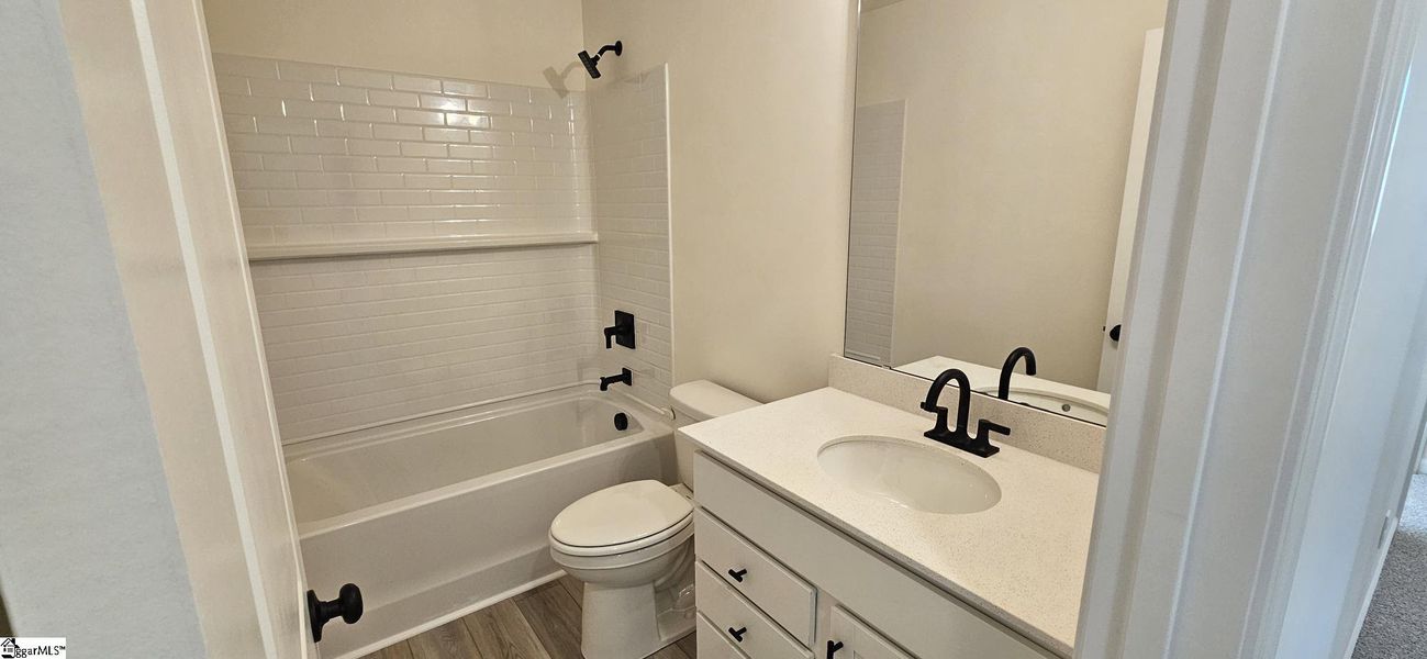 Furnished interior view inside a new home in Sedona, Greenville (Image 6).