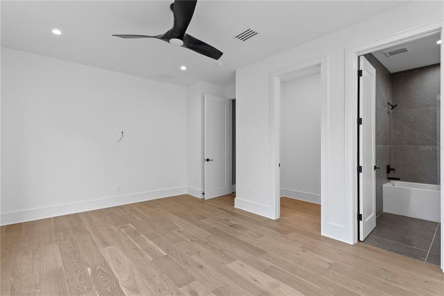 Spacious, unfurnished interior of a new home in Snell Isles, St. Petersburg (Image 64). Spacious, unfurnished interior of a new home in Snell Isles, St. Petersburg (Image 64).