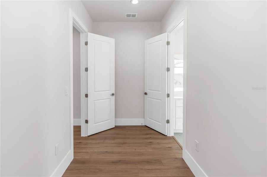 Spacious, unfurnished interior of a new home in , Winter Park (Image 23).