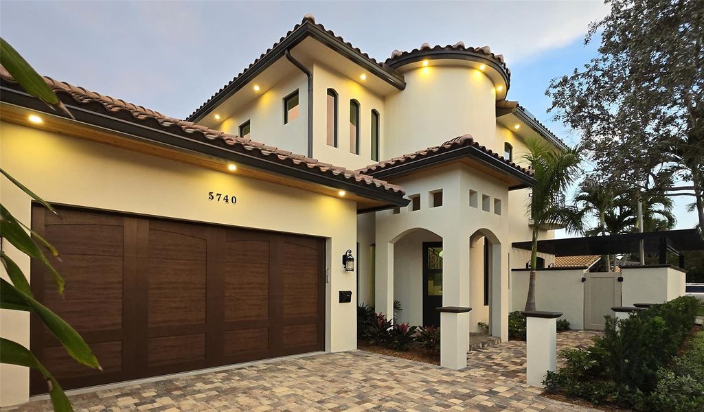 Furnished interior view inside a new home in , Fort Lauderdale (Image 37). Furnished interior view inside a new home in , Fort Lauderdale (Image 37).
