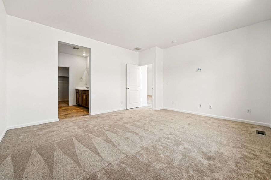 Representative unfurnished interior of a home built from the The Castlewood by Taylor Morrison in The Aurora Highlands Landmark Collection, Aurora (Image 26).