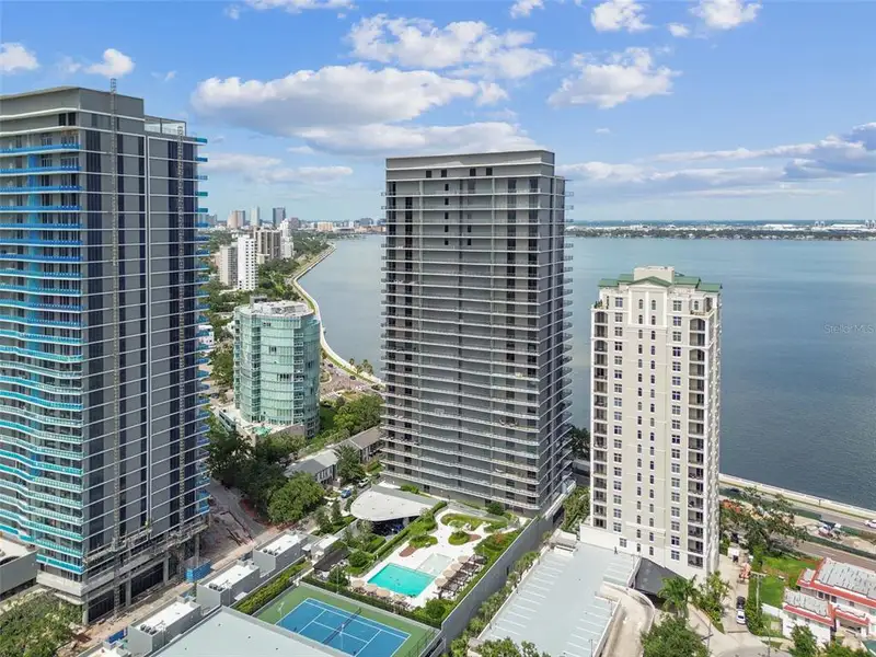 Condo located in Tampa, FL showcasing its design and architecture (Image 3). Condo located in Tampa, FL showcasing its design and architecture (Image 3).