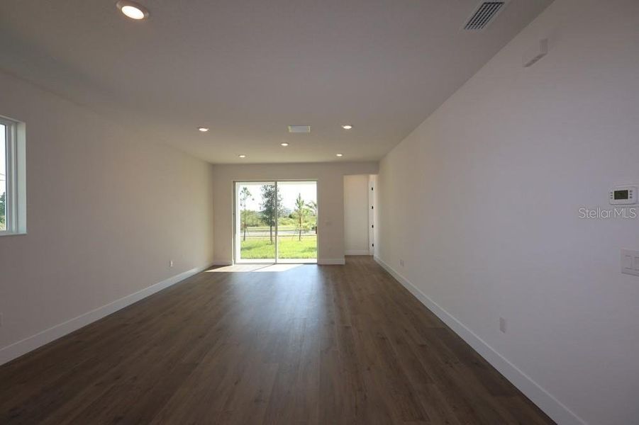 Spacious, unfurnished interior of a new home in Chapel Crossings - Garden Series, Wesley Chapel (Image 24).