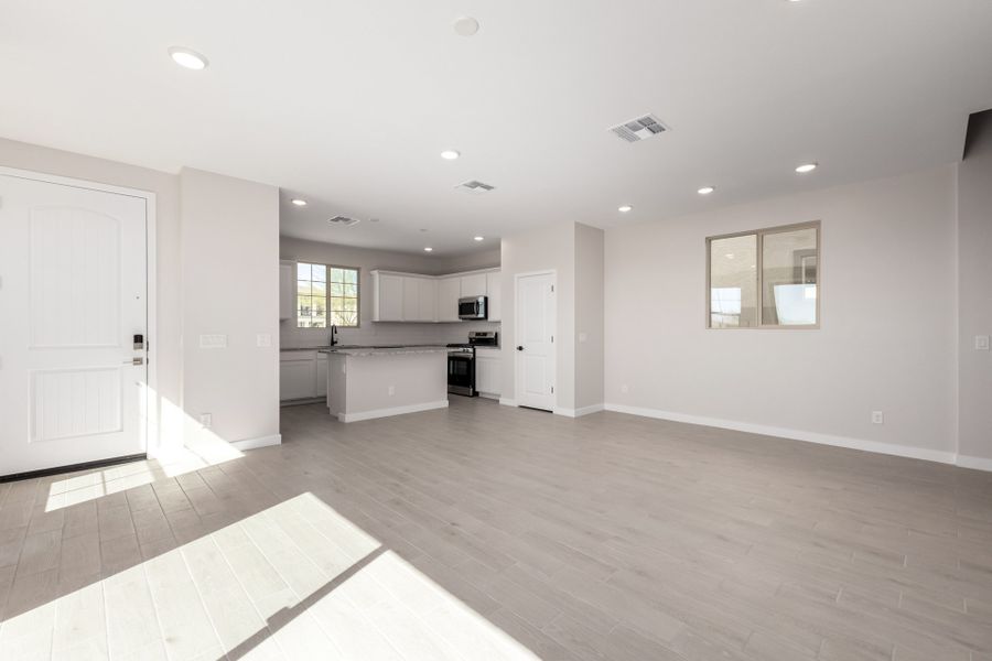 Spacious, unfurnished interior of a new home in Estrella, Goodyear (Image 7).