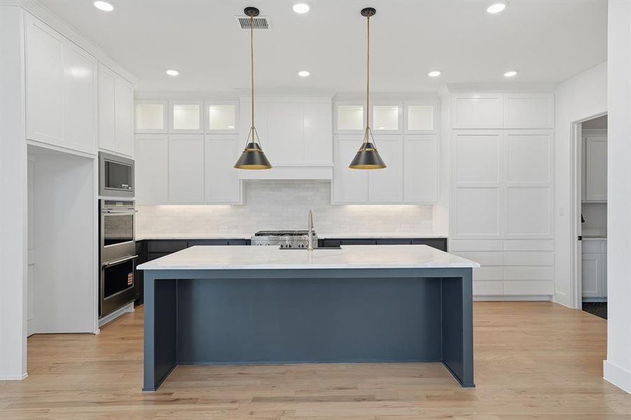 Furnished interior view inside a new home in , Prosper (Image 20).