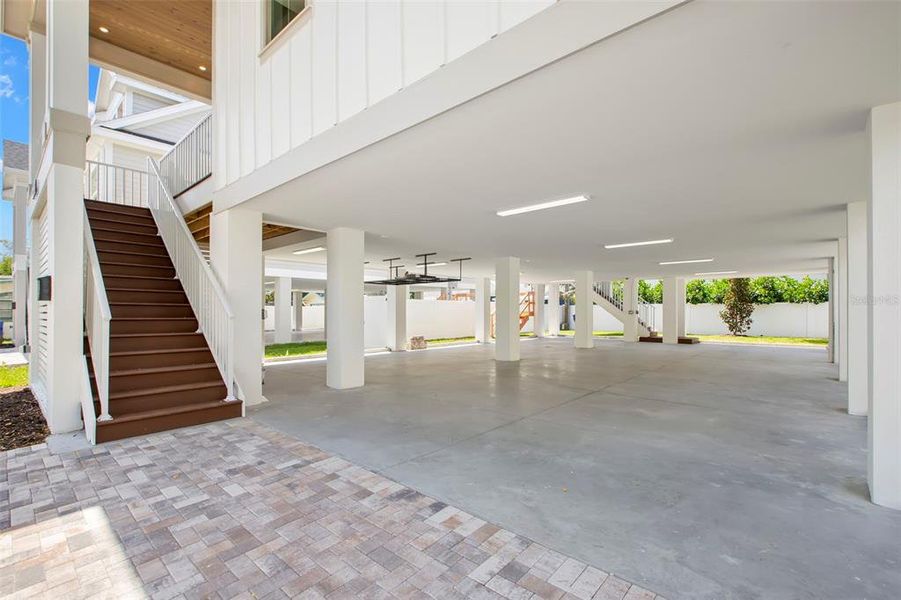 Exterior details and patio area of a home in , St. Petersburg (Image 24).