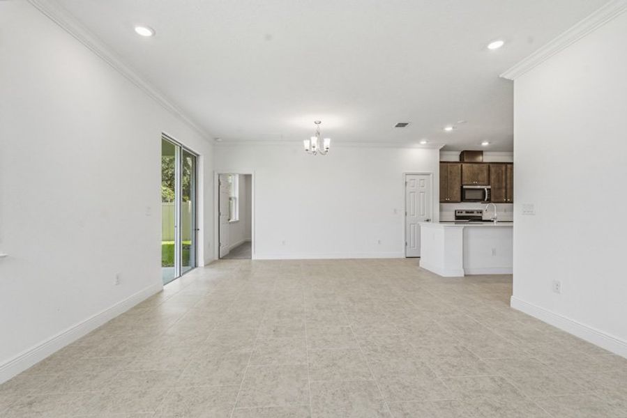 Spacious, unfurnished interior of a new home in Eden Hills, Lake Alfred (Image 35).