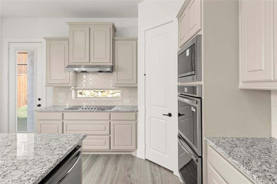 12. 608 Wilderness - Kitchen (3) 12. 608 Wilderness - Kitchen (3)