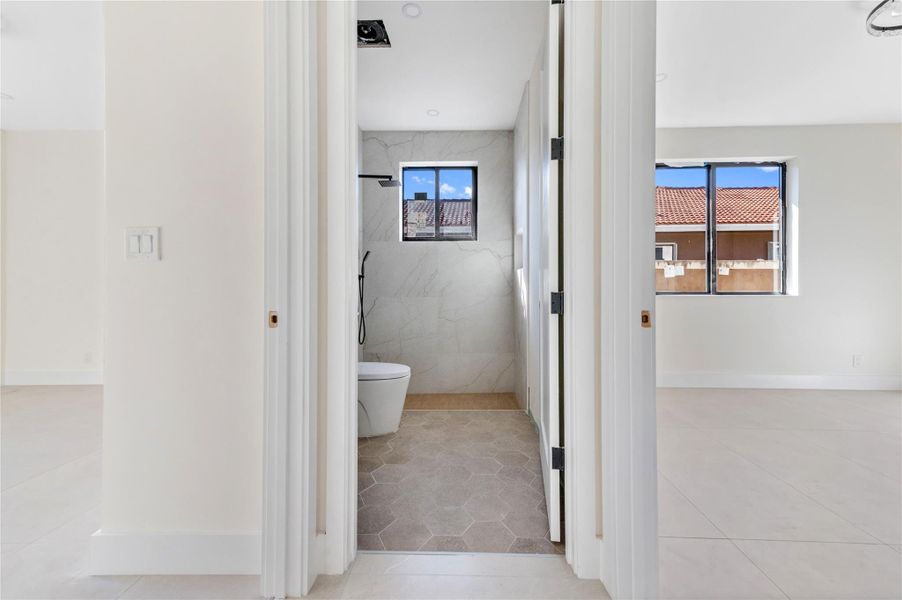 Spacious, unfurnished interior of a new home in , Coconut Creek (Image 22).