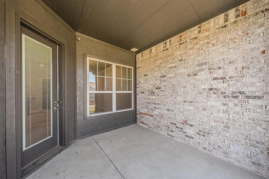 Exterior details and patio area of a home in Parkland, Fort Worth (Image 22).