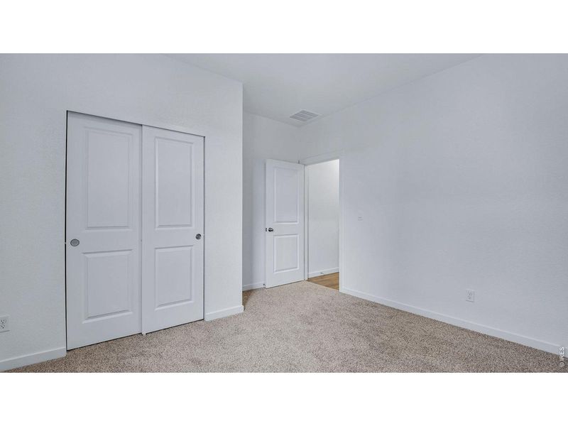 Spacious, unfurnished interior of a new home in Vista Meadows, Fort Lupton (Image 14).