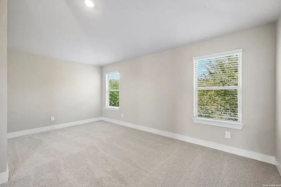 Spacious, unfurnished interior of a new home in Comanche Ridge, San Antonio (Image 32).