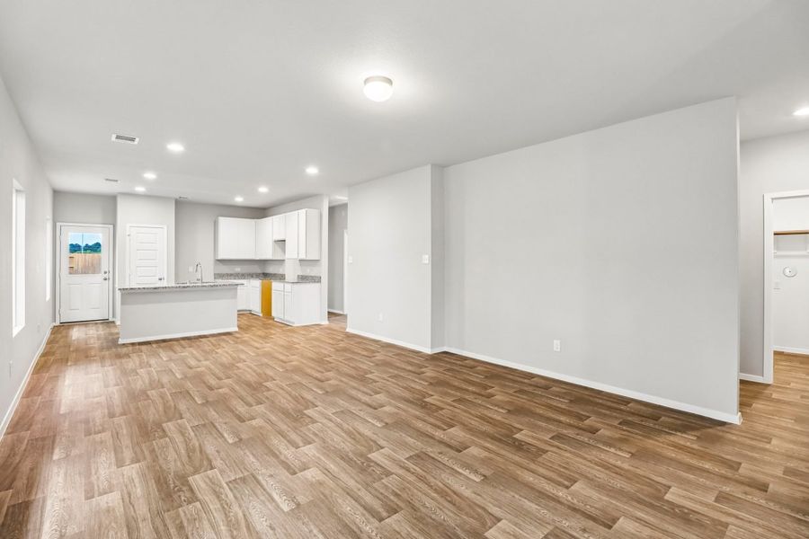 Spacious, unfurnished interior of a new home in Sorella, Tomball (Image 12). Spacious, unfurnished interior of a new home in Sorella, Tomball (Image 12).