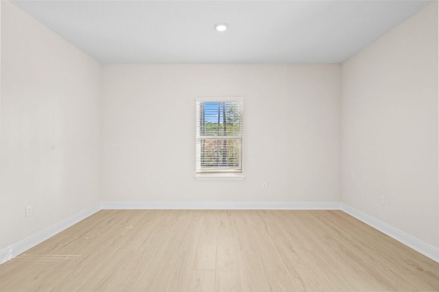 Spacious, unfurnished interior of a new home in Windswept Estates, Freeport (Image 16).