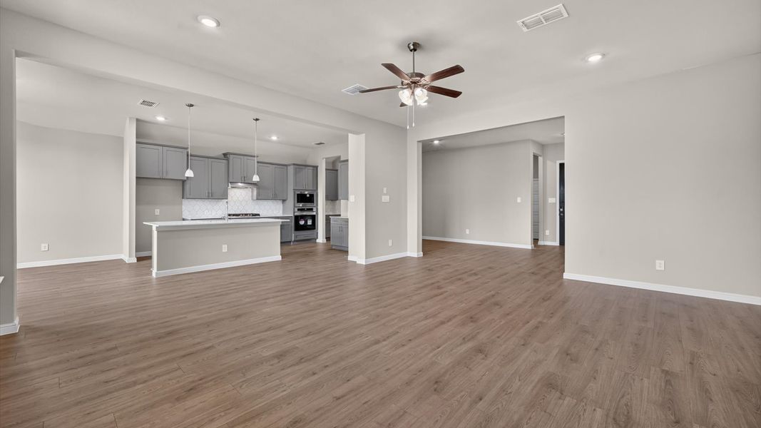 Representative unfurnished interior of a home built from the Bartlett by D.R. Horton in Lakeview Pointe, Midlothian (Image 15).