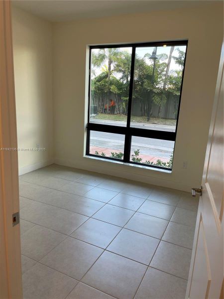 Spacious, unfurnished interior of a new home in , Doral (Image 22).