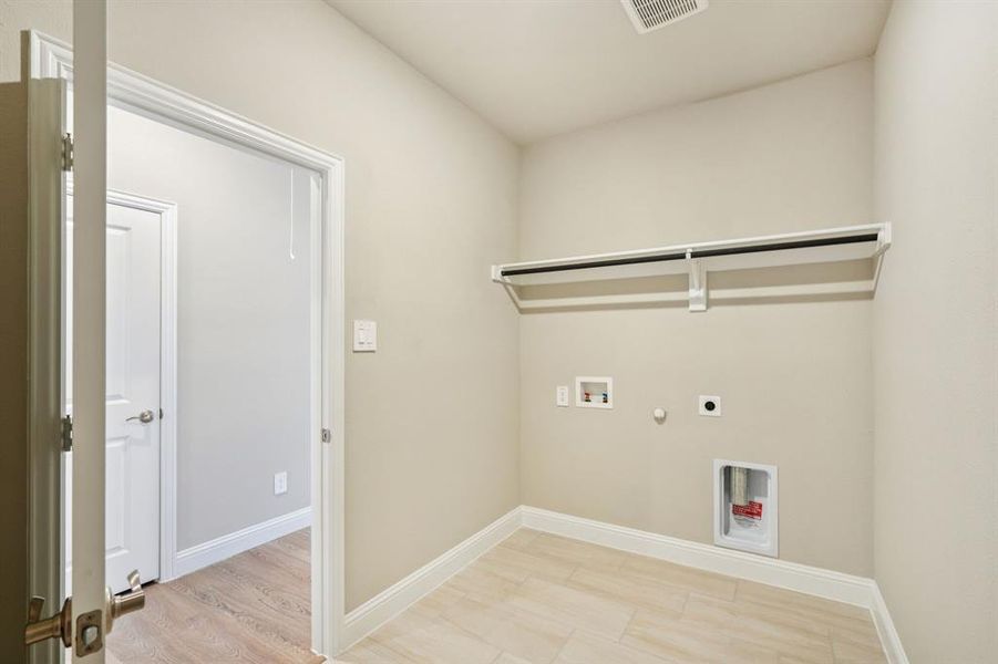 Photo is not of the actual home, but is an inspirational photo of builder’s model home and may depict options, furnishings, and/or decorator features that are not included. Photo is not of the actual home, but is an inspirational photo of builder’s model home and may depict options, furnishings, and/or decorator features that are not included.