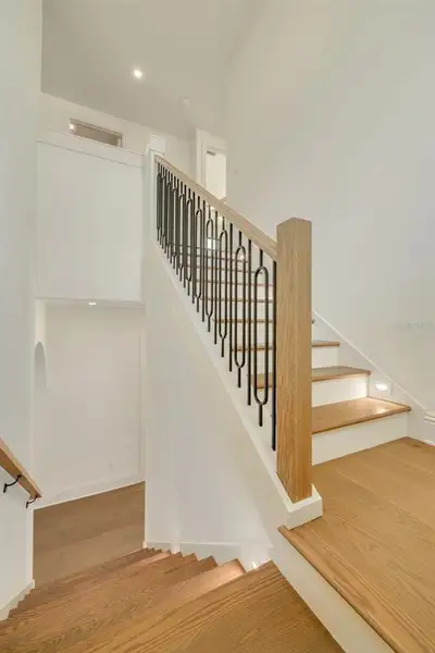 Spacious, unfurnished interior of a new home in , St. Petersburg (Image 23).